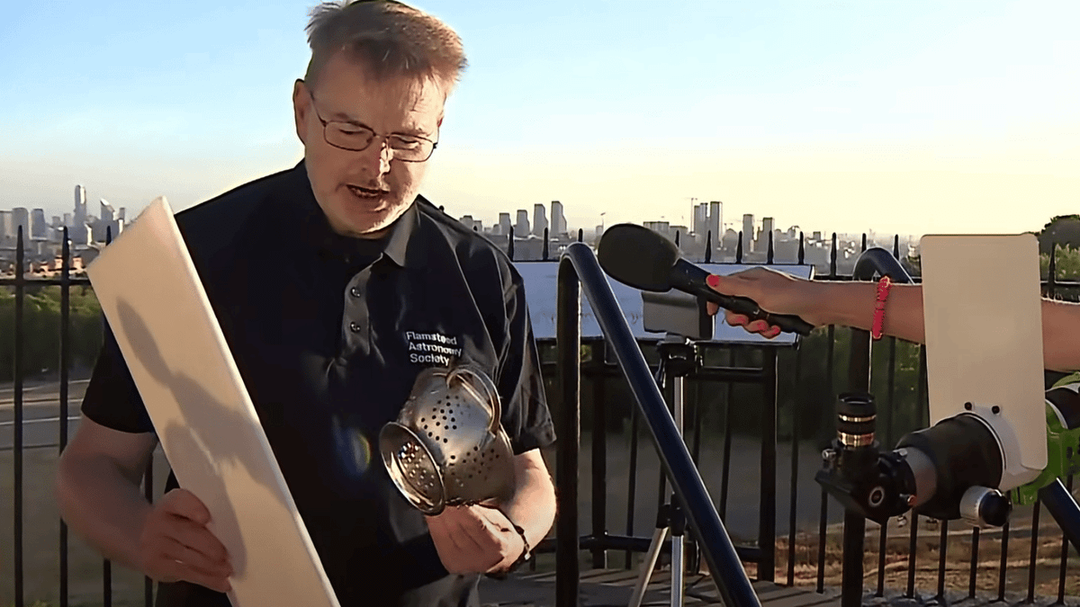 how-to-use-a-colander-to-view-the-solar-eclipse-without-glasses