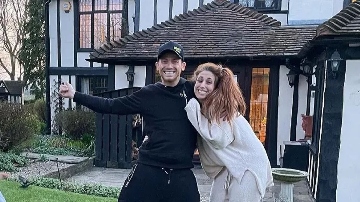 Stacey Solomon And Joe Swash Sell 1 3m Pickle Cottage Home And Leave stacey-solomon-and-joe-swash-sell-1-3m-pickle-cottage-home-and-leave