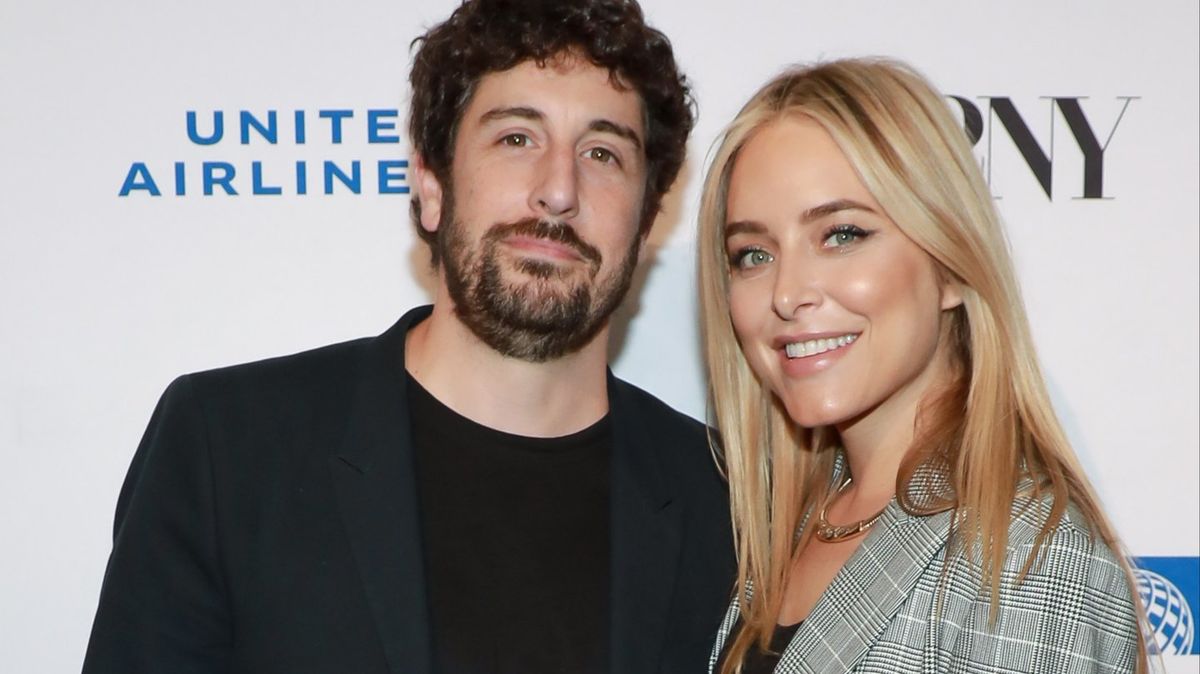Jason Biggs' ex Jenny Mollen says she wants her sons to marry women ...