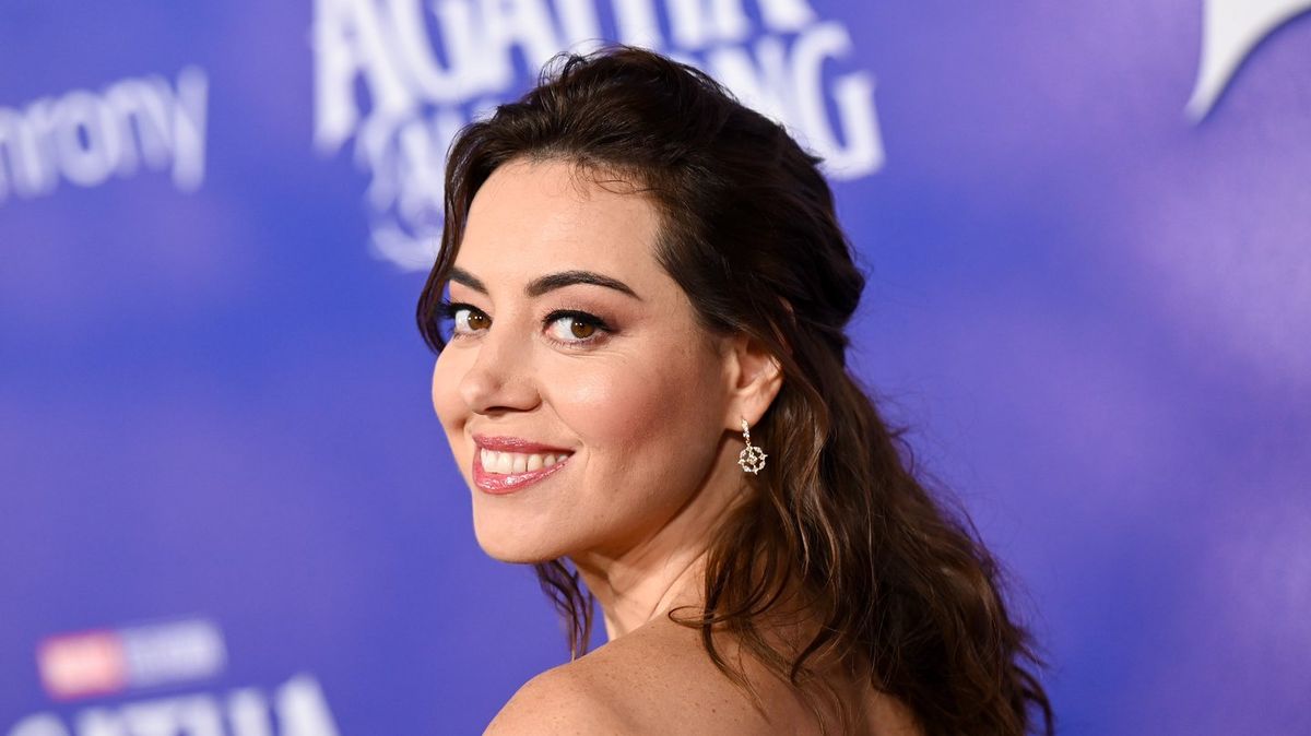Aubrey Plaza detailed awkward sex scene moment with Robert De Niro