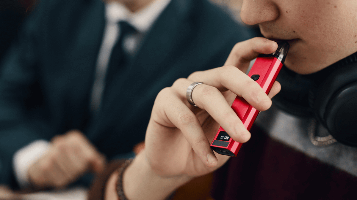 Call for vaping to be treated like smoking and banned indoors