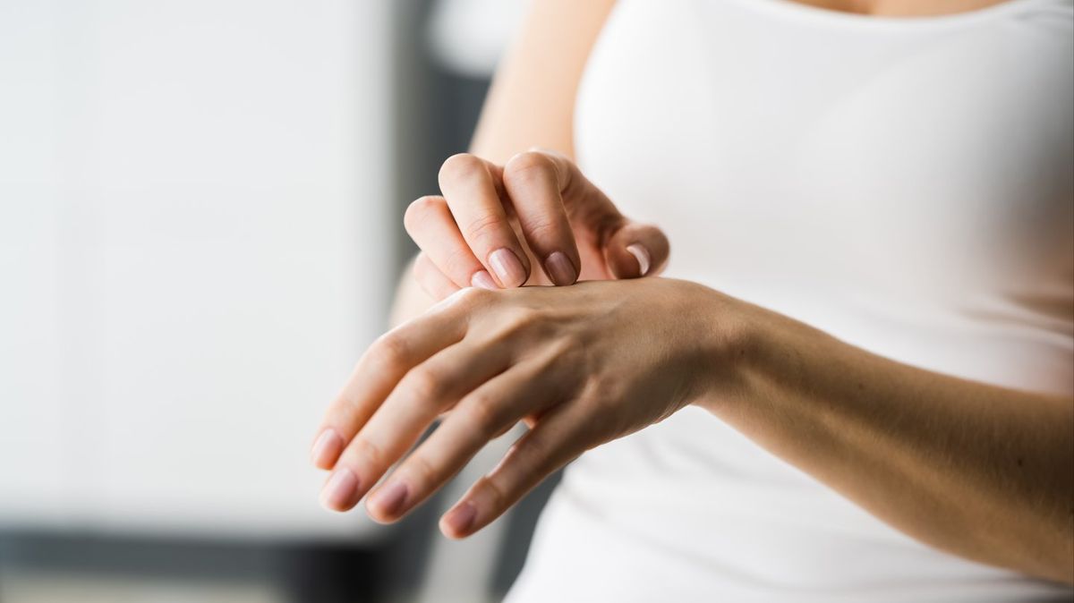 Spiritual theory you might want to pay attention to if your left hand ...