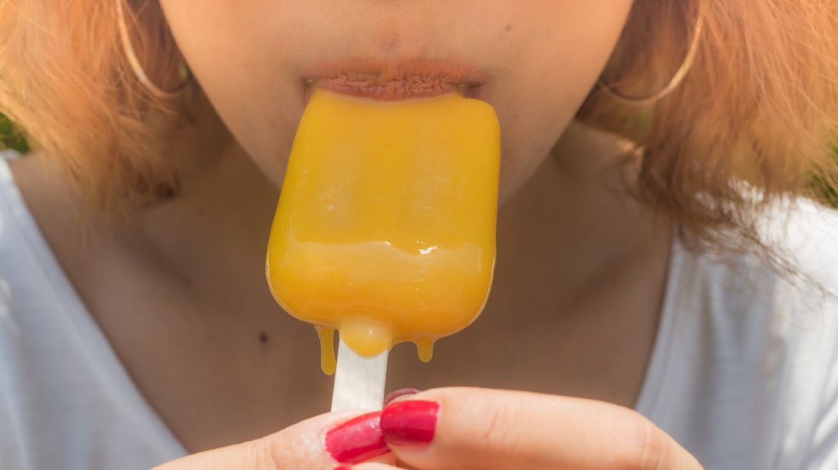 Expert forced to warn women not to put ice lollies 'down there' during heatwave