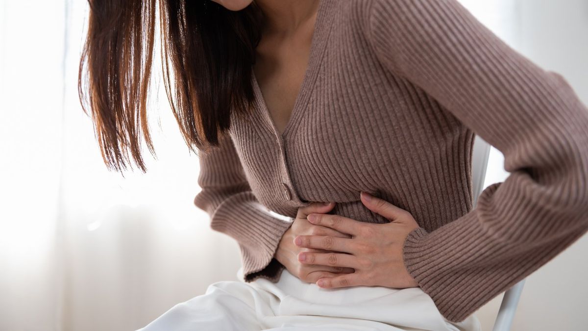Doctor reveals early warning signs of ovarian cancer you should never ...