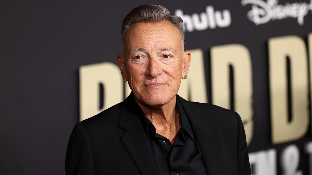 Bruce Springsteen hits out at Trump and MAGA supporters during Stephen Colbert's second-to-last show
