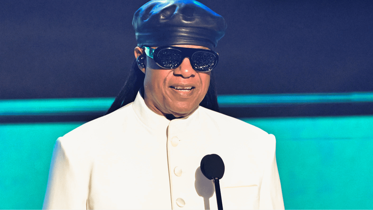 Stevie Wonder finally addresses longstanding rumor that he can(02)