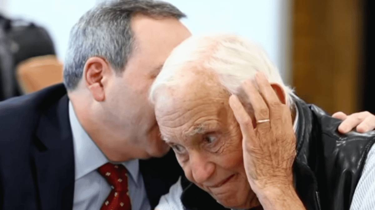 Lawyer of ex-Victoria Secret CEO caught on hot-mic saying shocking comment