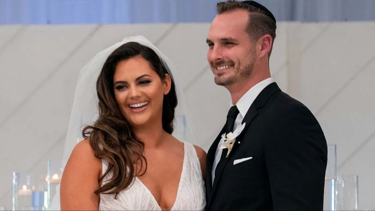 Stars of Netflix show Love Is Blind announce split just one year after  birth of daughter