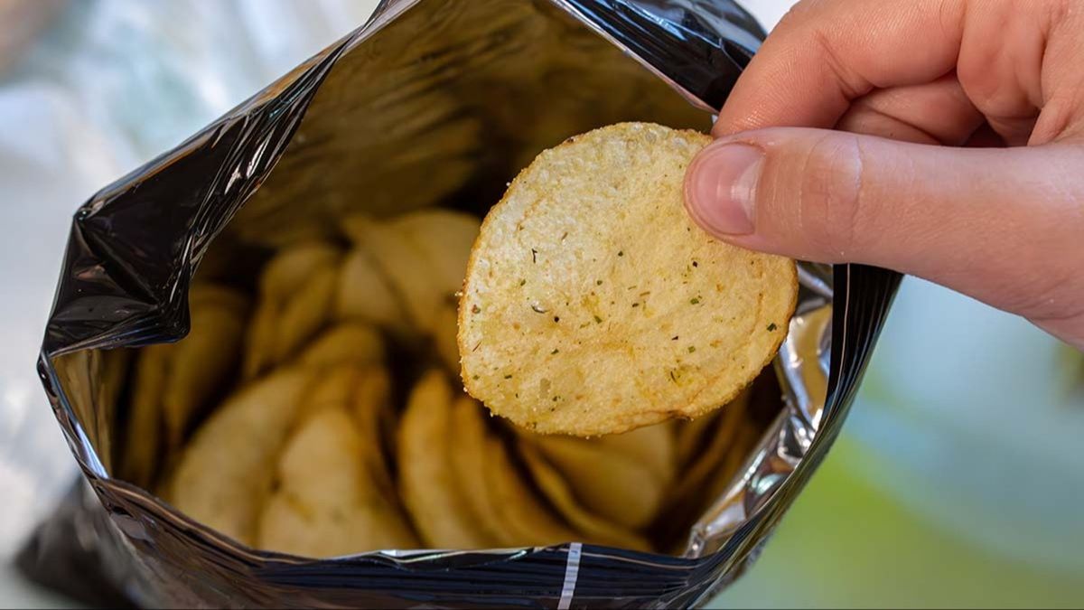 Scientists discover unexpected link between eating chips and dementia - you don't even need to eat that many