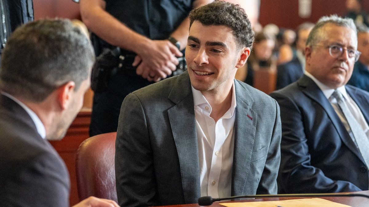 Body Language Expert Reveals Truth Behind Luigi Mangione's Smile In Court Amid Harsh Speculation