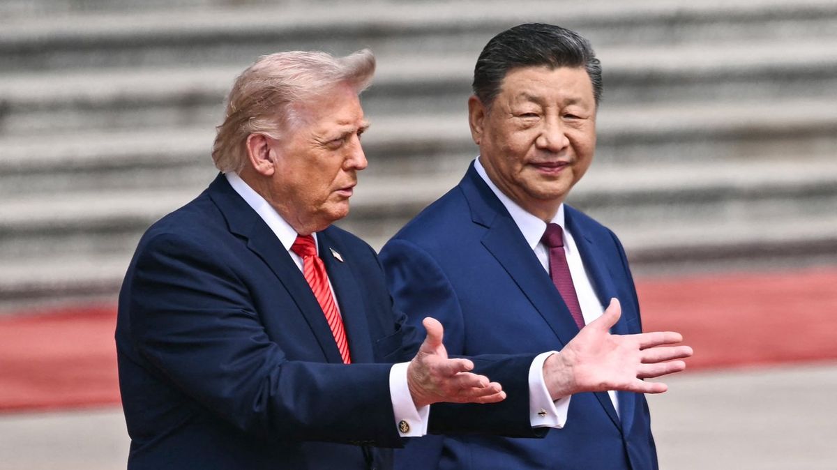 Expert explains Trump's 'power gestures' as he reunites with China's ...