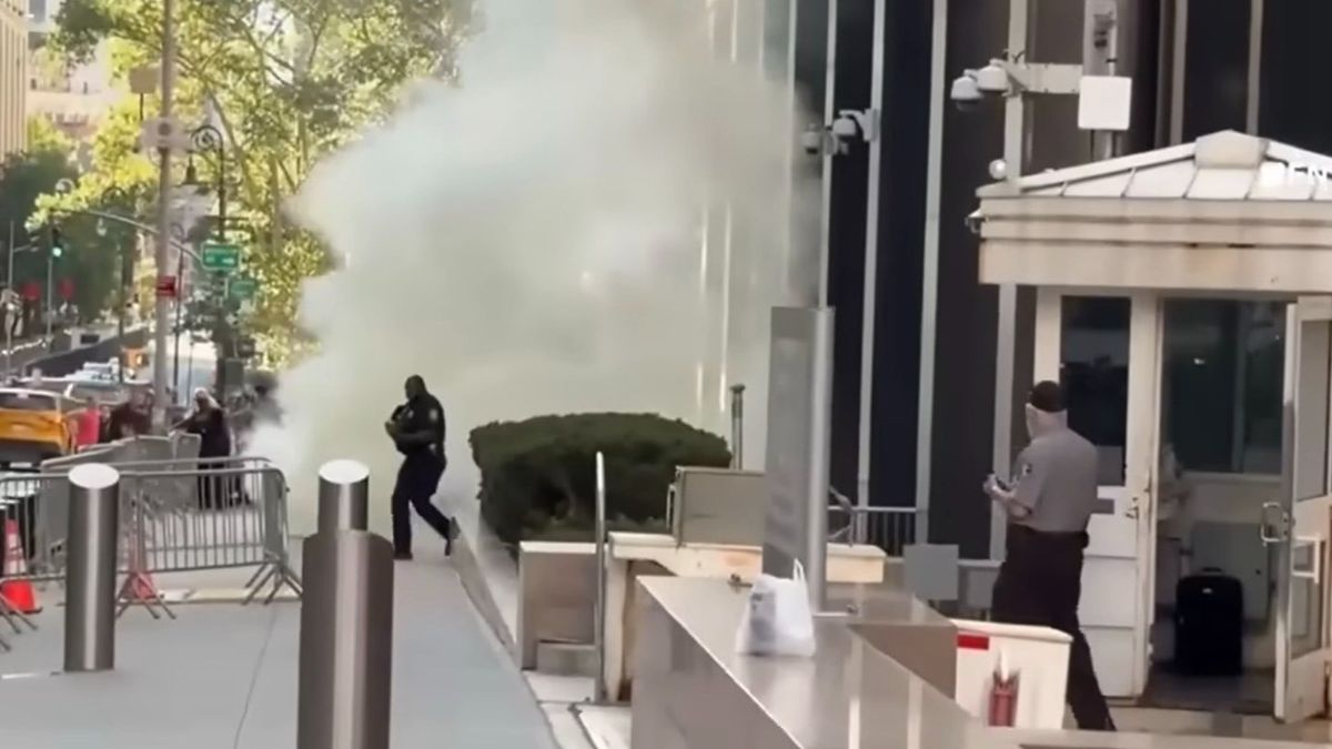 Fireworks Exploding In Ice Explosion at FBI building in New York City leaves three injured as ...