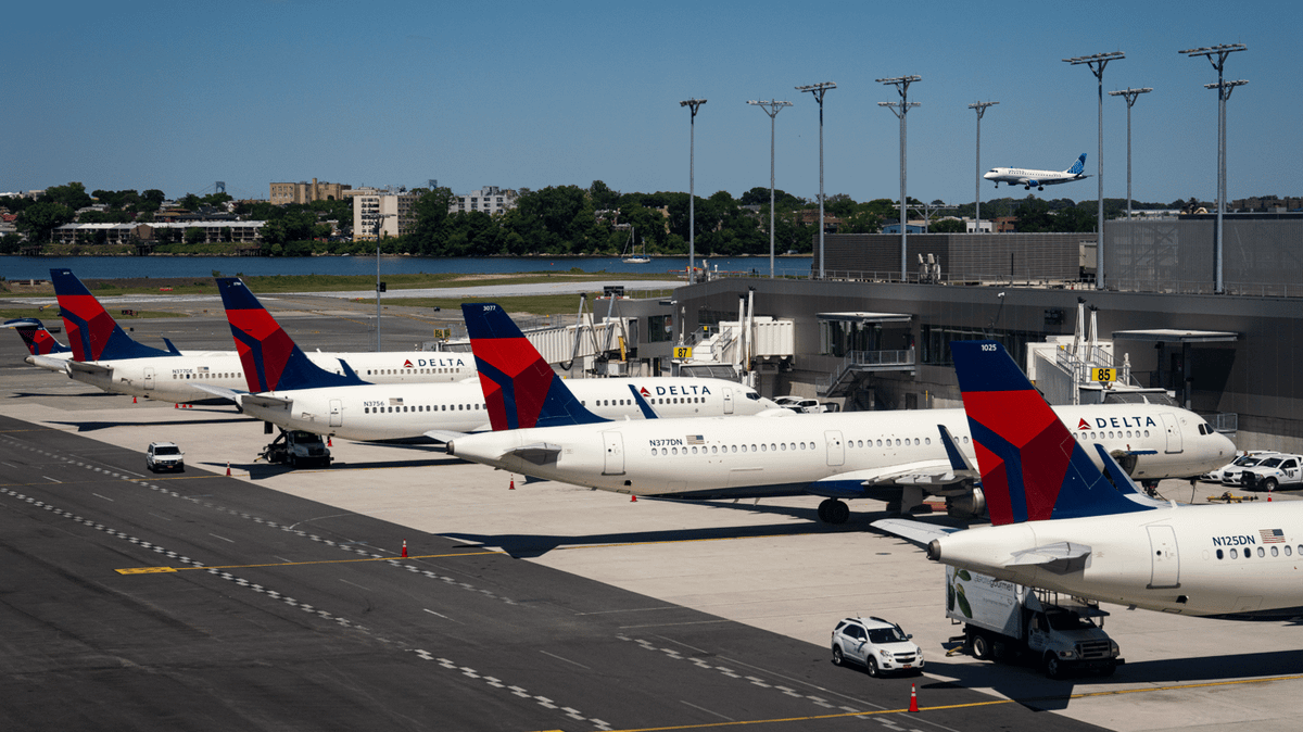 Photo: unilad.com East Coast Flights Delayed After Amtrak Crew Cuts Critical Fiber-Optic Cable