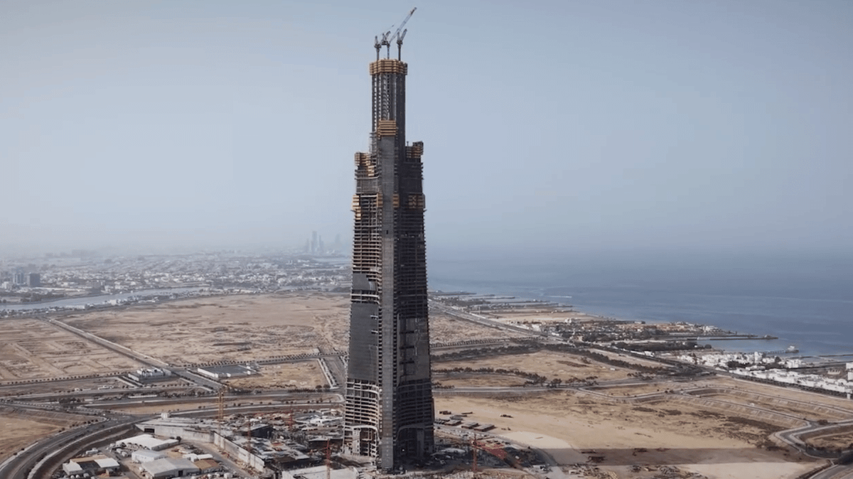 Bildeng New world's tallest building almost three Empire State Buildings high ...