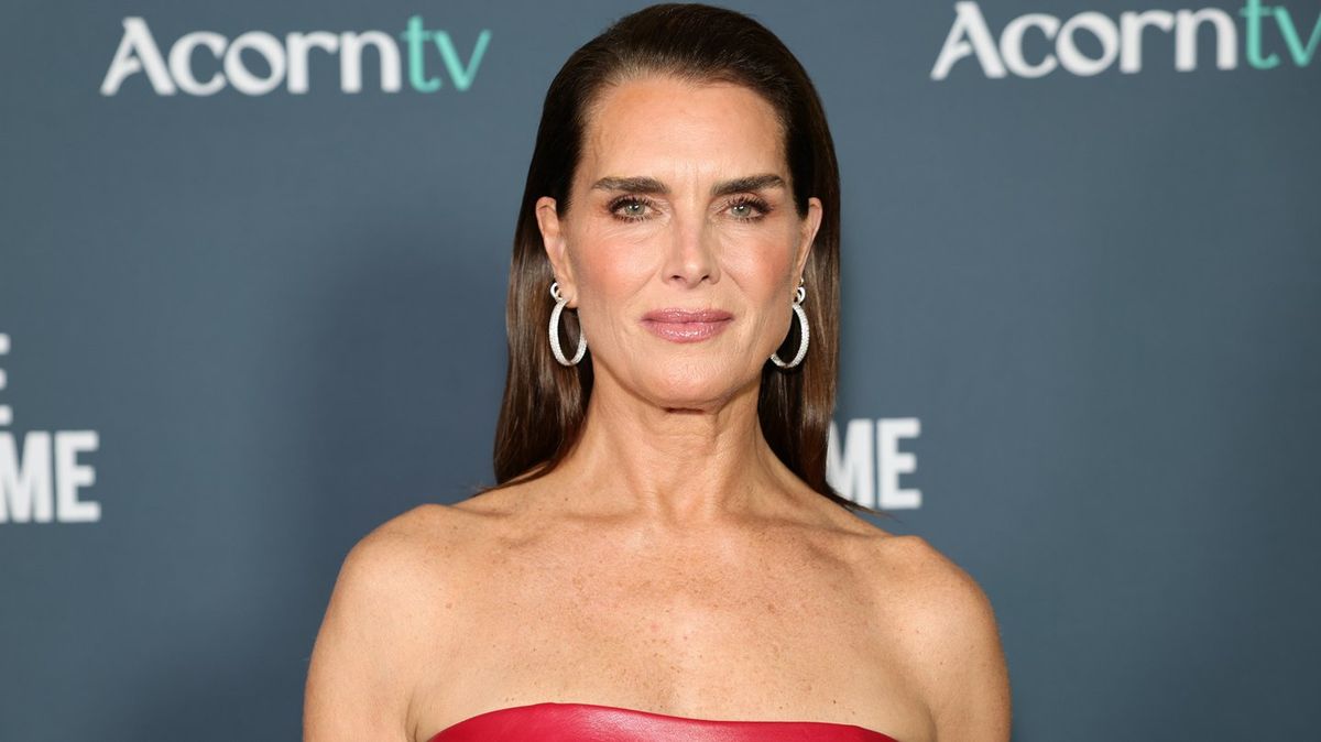 Brooke Shields recalls terrifying moment fan attempted to cut her hair off aged 12
