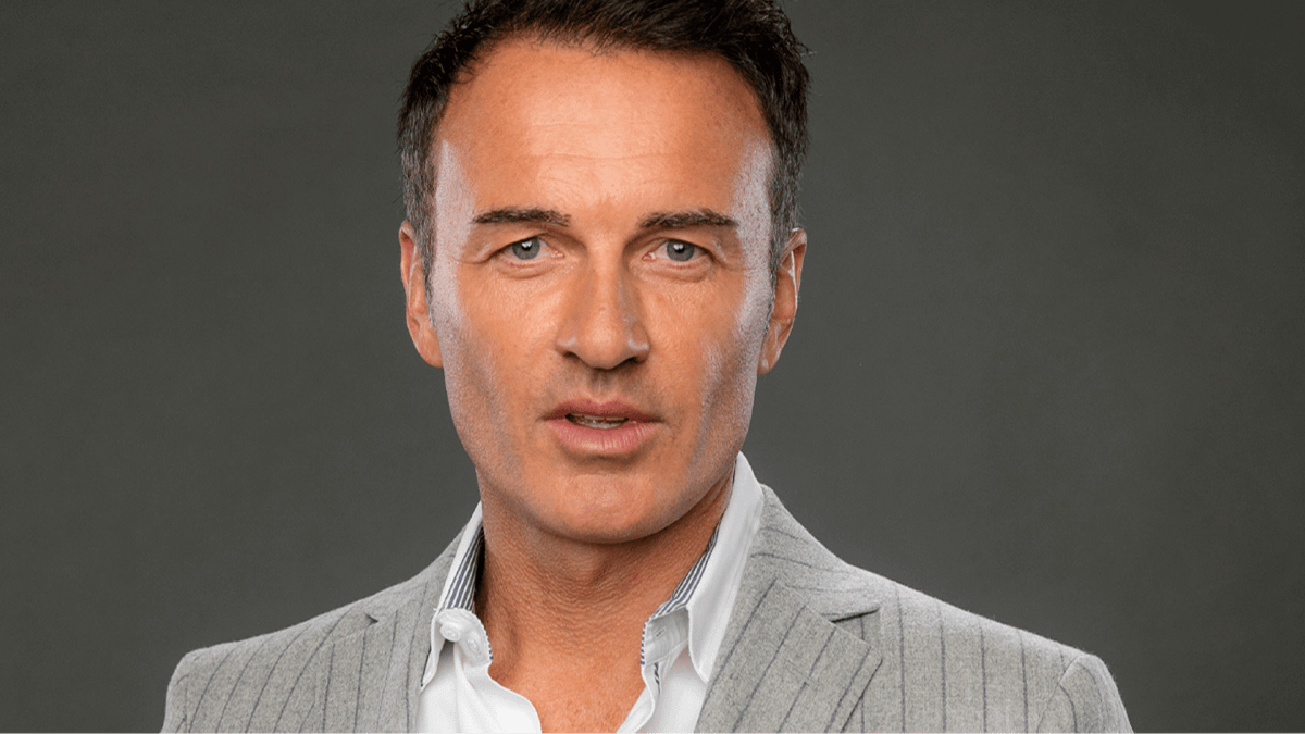 did julian mcmahon smoke cigarettes Stan. | We're heartbroken to hear of the passing of McMahon. His extraordinary talent and presence left a lasting mark on everyone he worked Julian McMahon tributes flood in