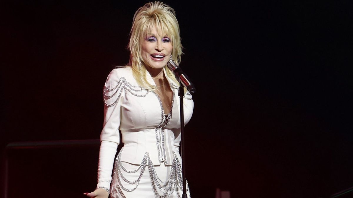 Dolly Parton spoke about putting her own health aside to care for husband Carl just days before death