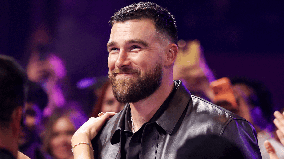 Travis Kelce leaves 1,500 percent tip for worker after being served at ...