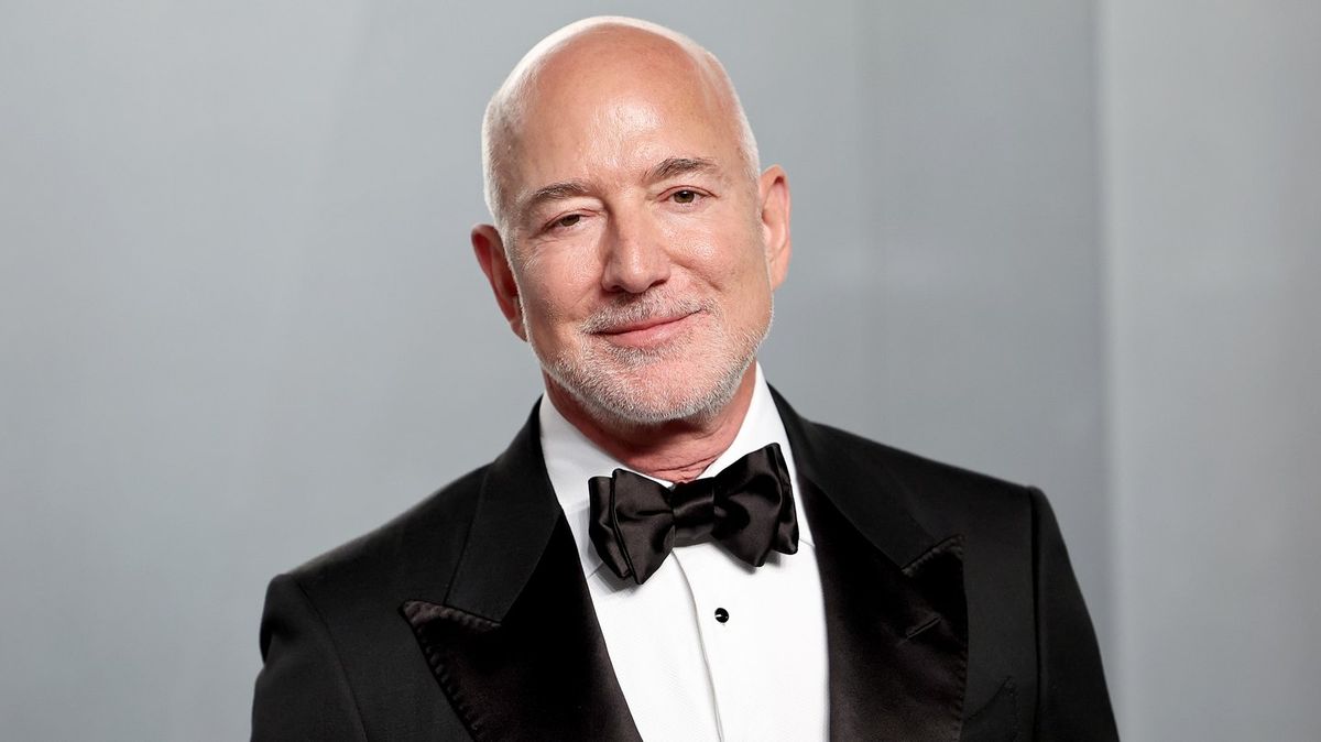 Hundreds of bottles of ‘urine’ hidden in Met Museum before Gala in Jeff Bezos...