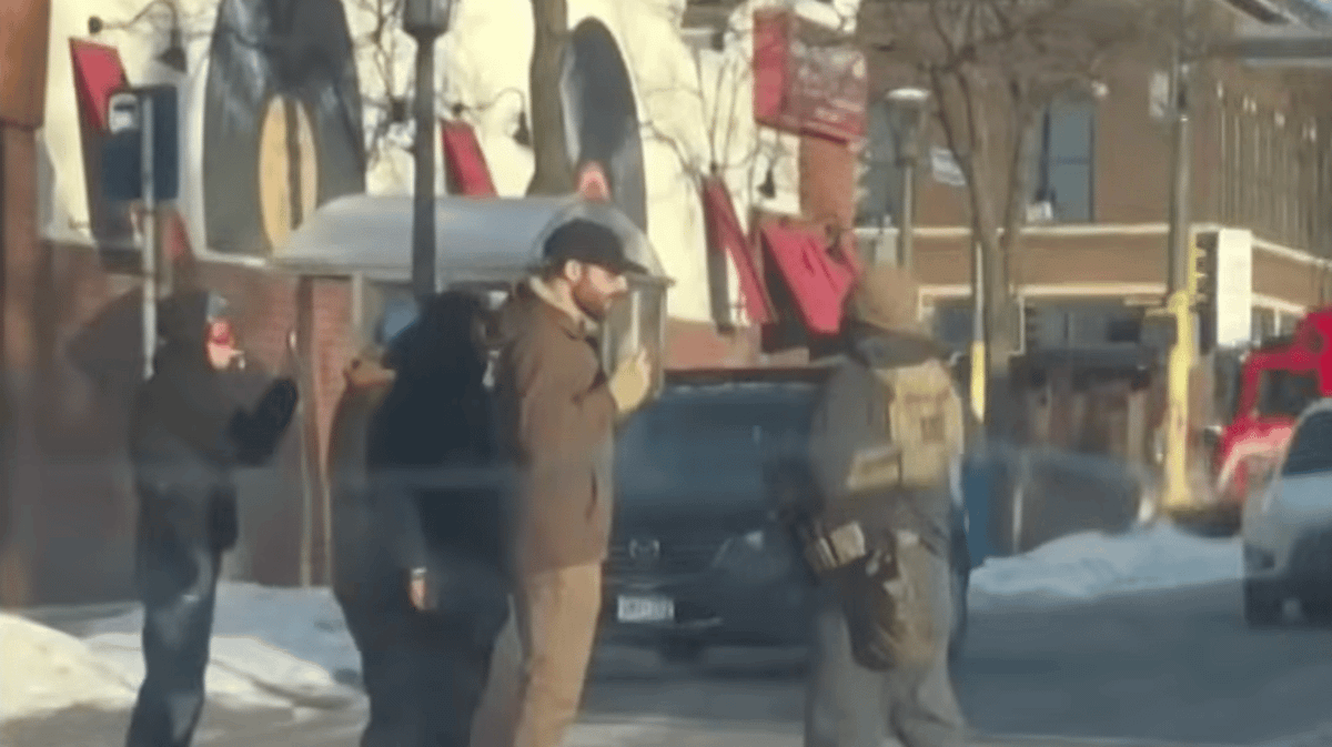 Footage of moments before anti-ICE protestor Alex Pretti was shot ...