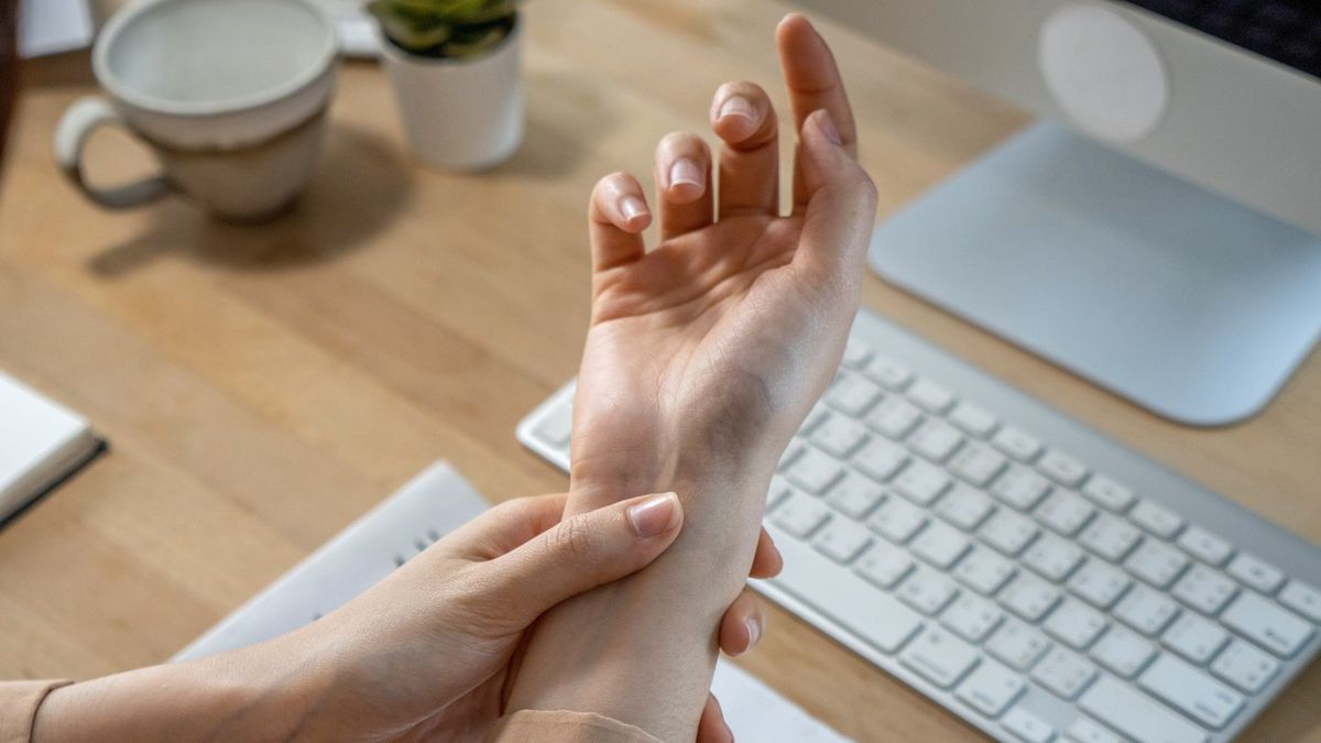 Experts Reveal Simple Thumb Test That Could Flag Serious Heart Risk