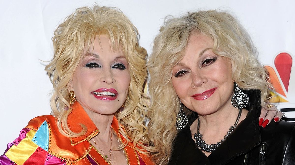 Stella Parton reveals Dolly's heartbreaking final request before her death