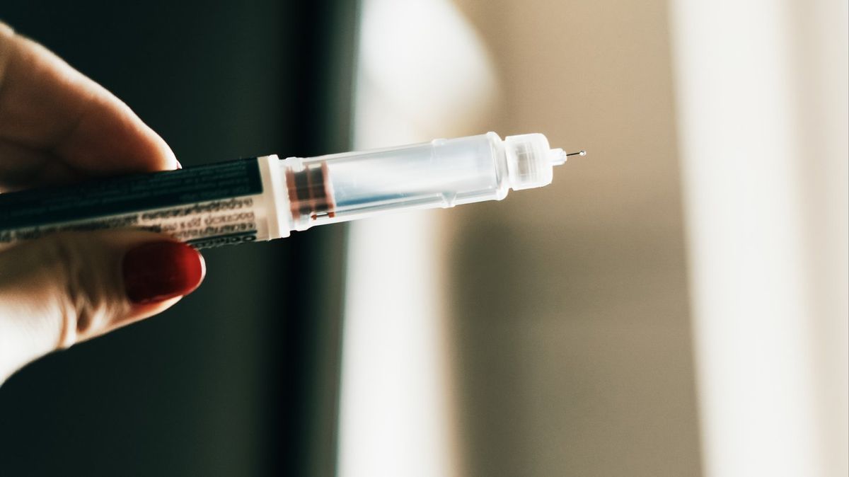 Expert issues urgent health warning after man dies taking unapproved ...