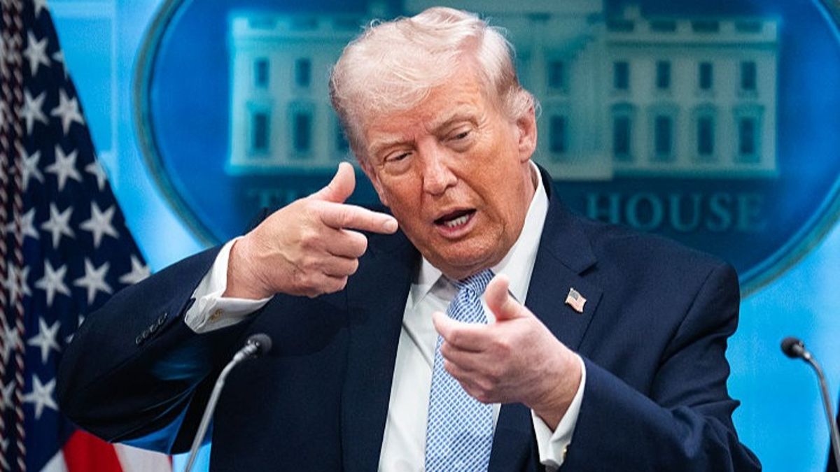 Trump slams 'weak' Pope Leo in scathing post after criticism on Iran war