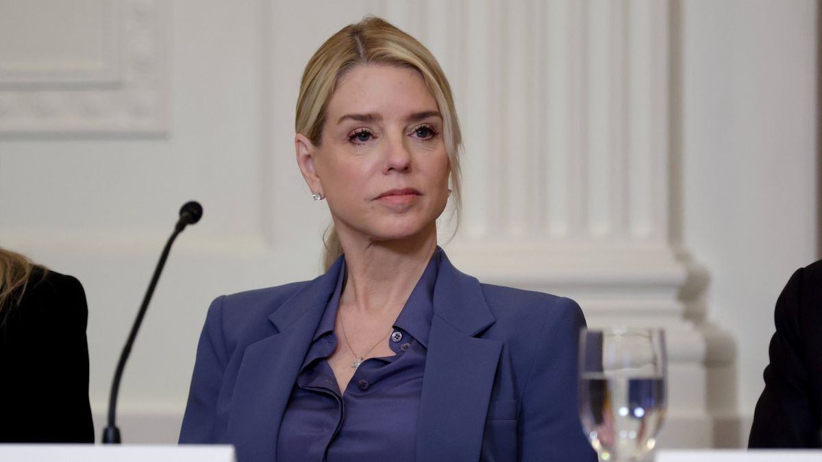 Experts Warn Of Thyroid Cancer Symptoms Frequently Ignored As Pam Bondi Goes Public With Diagnosis