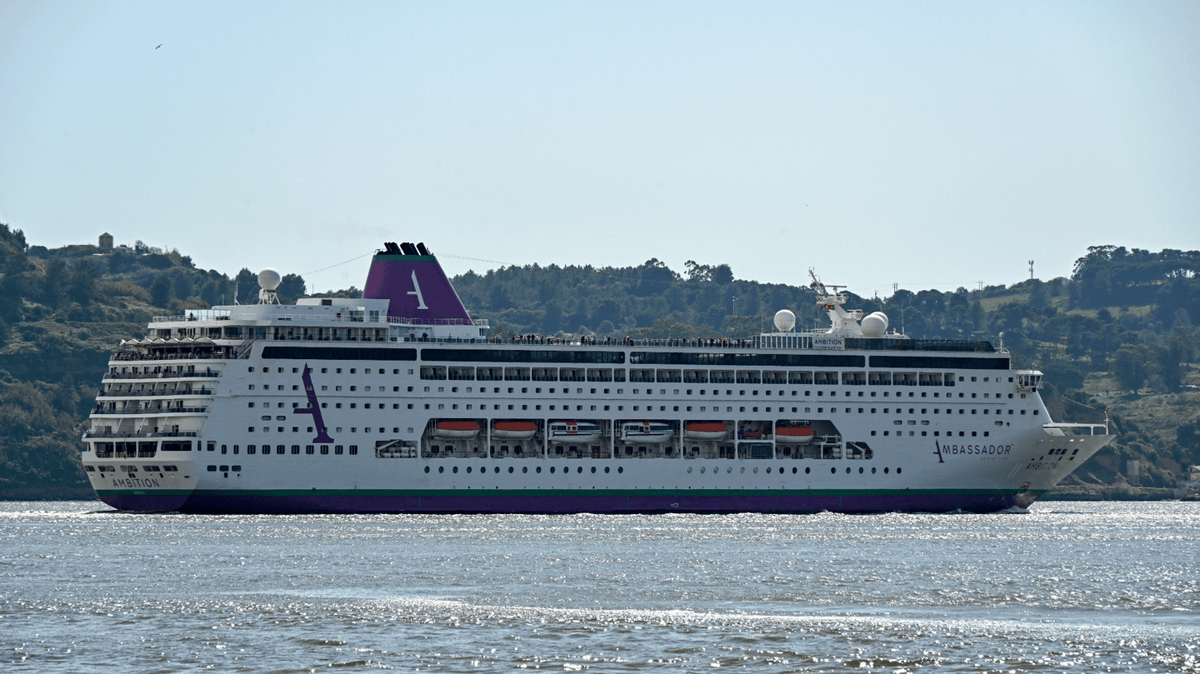 France confines over 1,700 passengers aboard cruise ship after suspected virus outbreak