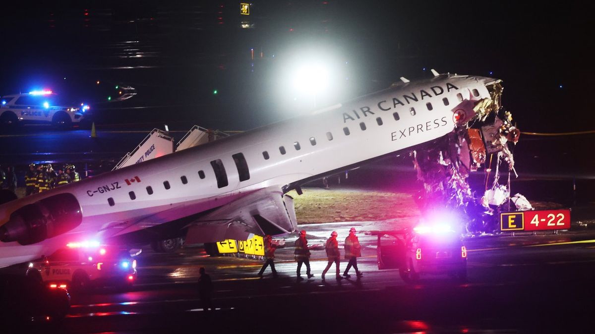 Air traffic controller's orders before Air Canada plane collided with vehicle