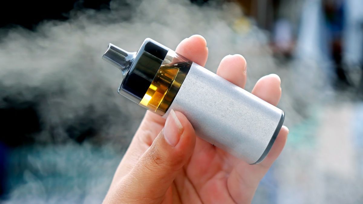 Vapers warned vape vapor could be affecting their eyes 'every time they blink'