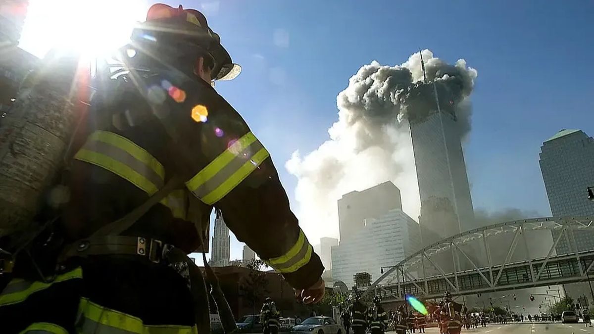 Perfectly timed capture of 9/11's famous Falling Man photo led to clue that helped identify him