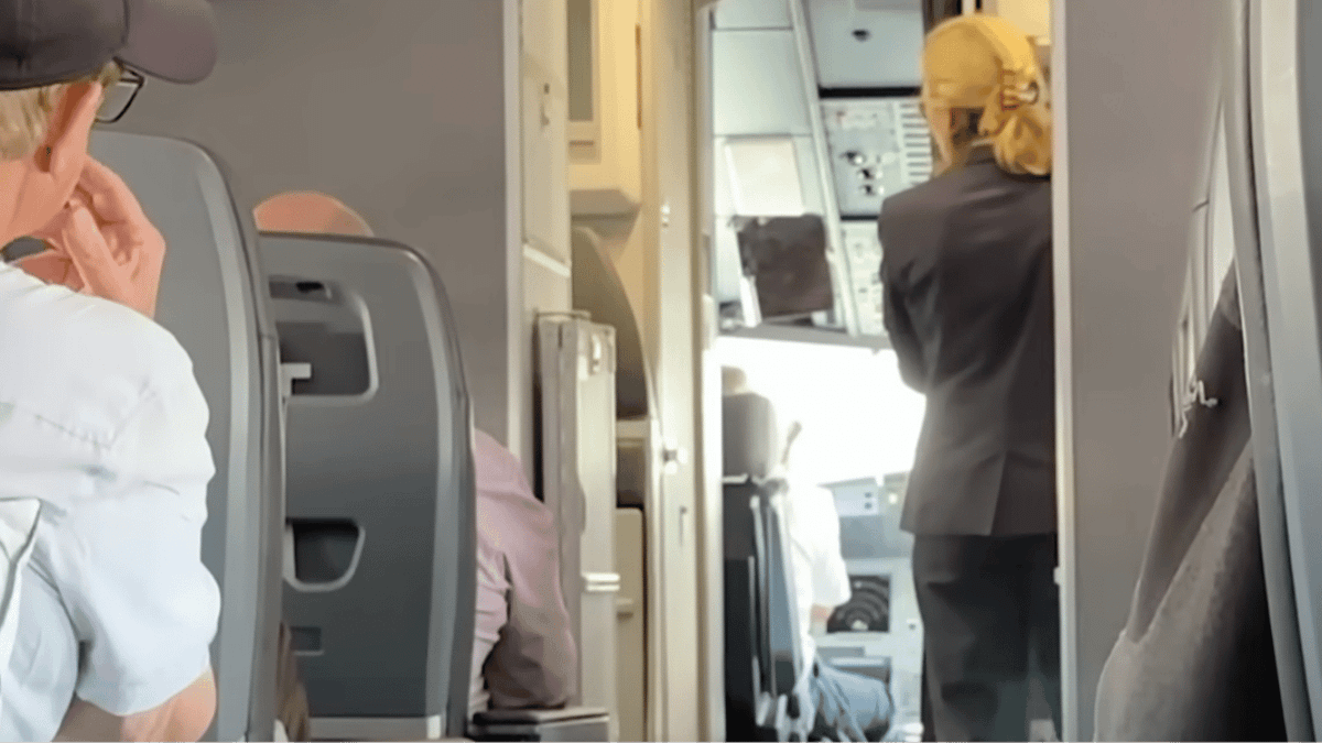 Pilot praised for honest message to passengers after he refused to fly ...