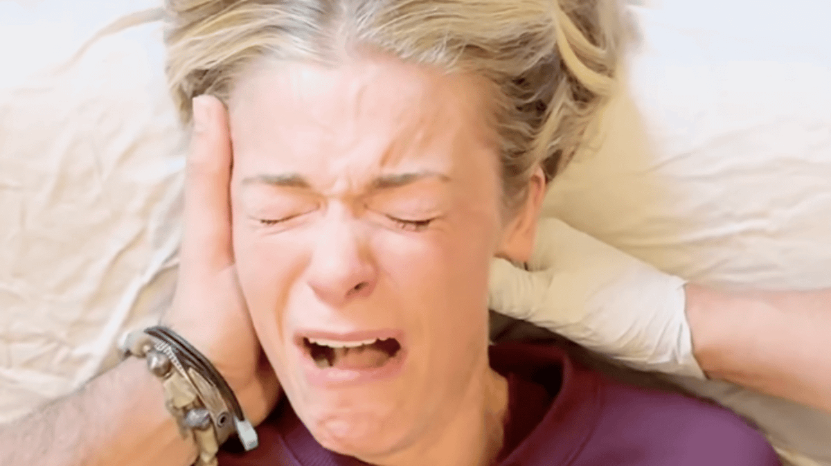 Singer LeAnn Rimes Brought to Tears as Expert Performs Deep Jaw Release in Brutal Footage
