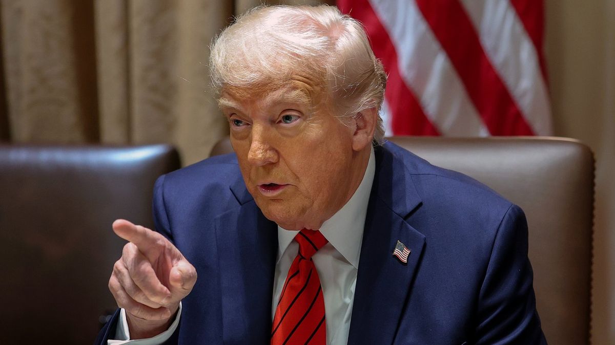 Trump doubles down on Italian PM jab after claiming she 'begged' for a photo with him