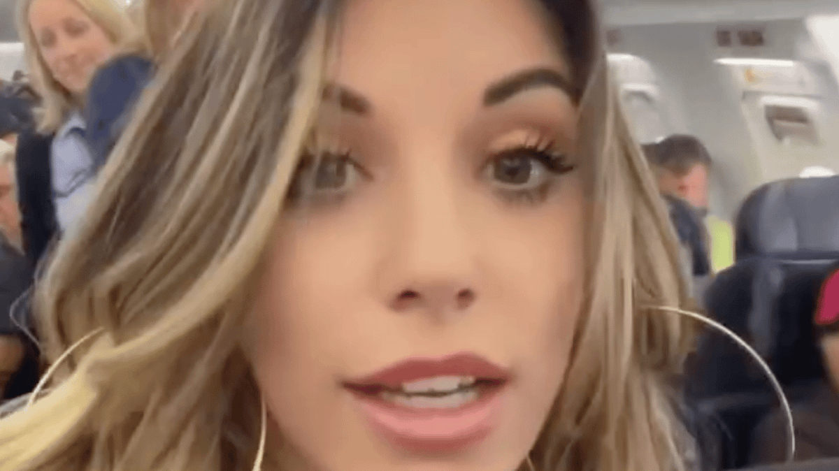 Evangelist speaks out after being kicked off flight for preaching during delay