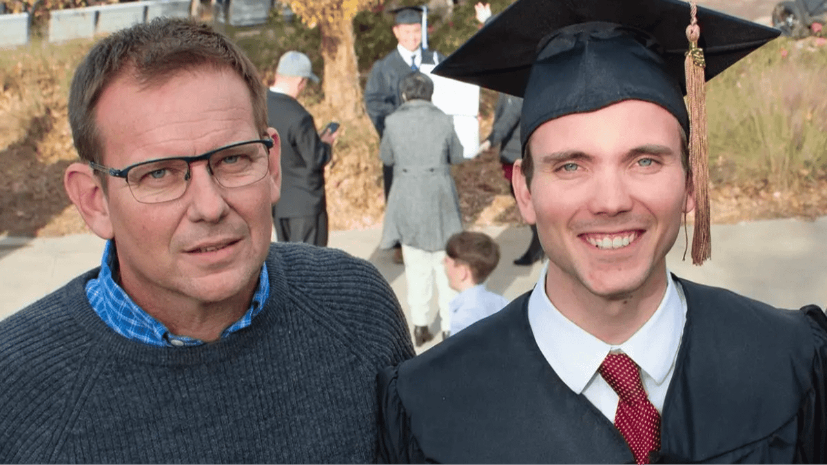 Dad of pilot who died in American Airlines plane crash calls for ...