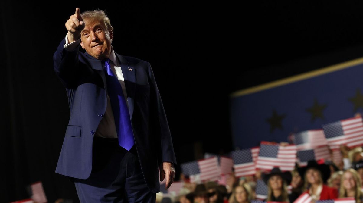 ‘Daily Show' star has scathing response to Trump's $5,000 election promise