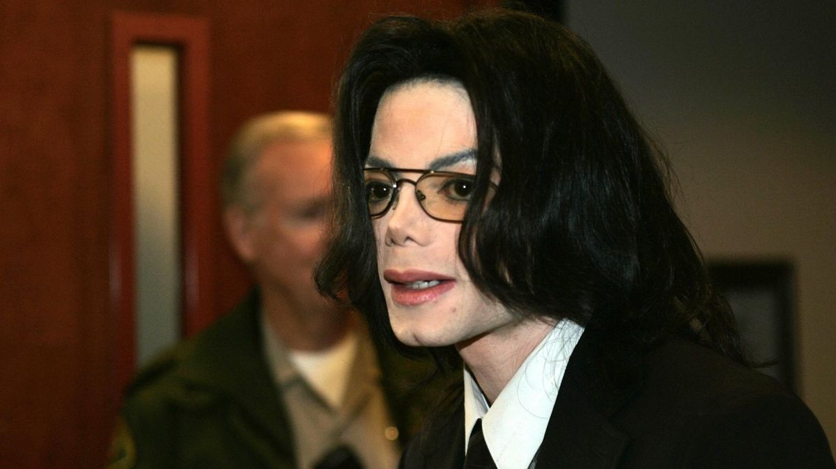 Michael Jackson Insider Drops Bombshell About Horrifying Items Hidden In ‘Suspicious’ Neverland Bag