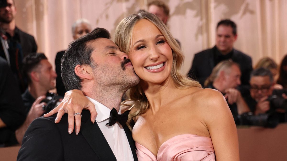 Nikki Glaser responds to 'embarrassing' reaction after revealing she lets boyfriend have sex with other women