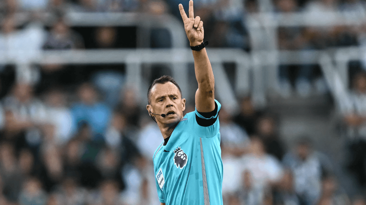 Premier League rule broke by referee during Newcastle vs Liverpool as fans spot moment