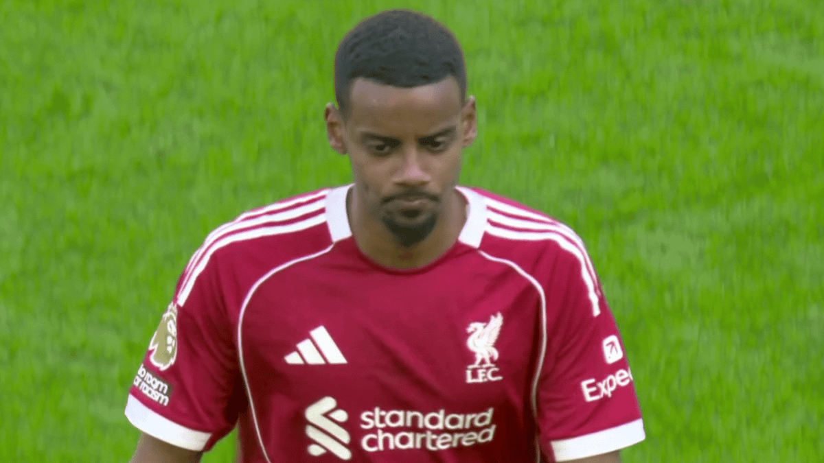 Liverpool fans convinced one player 'refuses to pass' to Alexander Isak