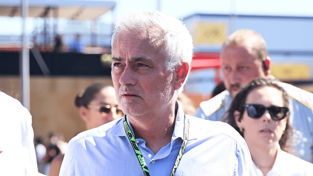 Martin Brundle forced to awkwardly cut short Jose Mourinho interview during Spanish GP grid walk