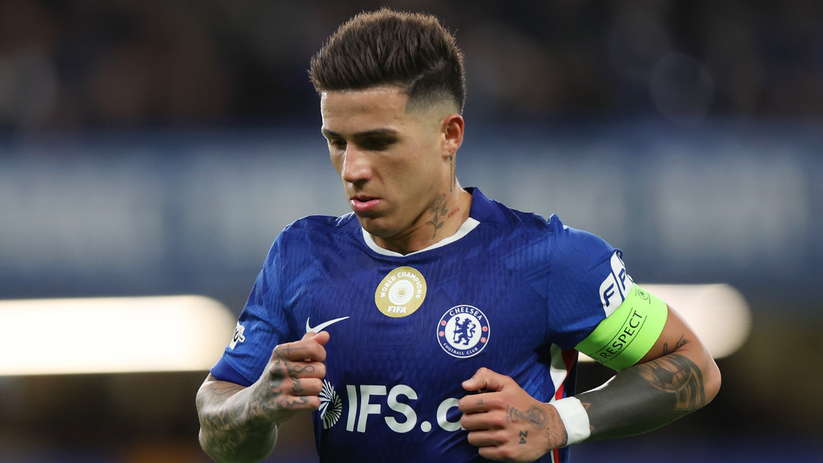 Enzo Fernandez dropped from Chelsea first team as Liam Rosenior issues statement