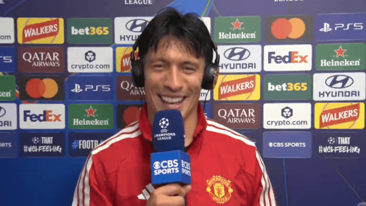 Lisandro Martinez gets round of applause from CBS studio for response to 'who is your favourite pundit on the show'