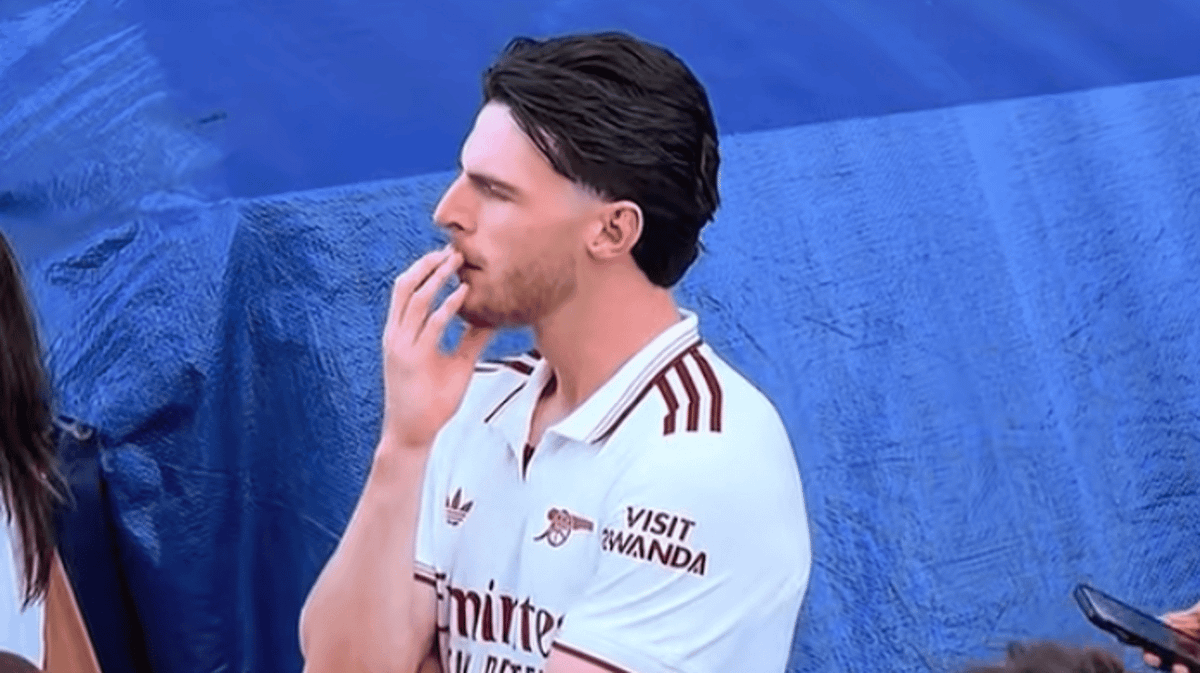 Fan captures exact moment Declan Rice finds out about West Ham's relegation