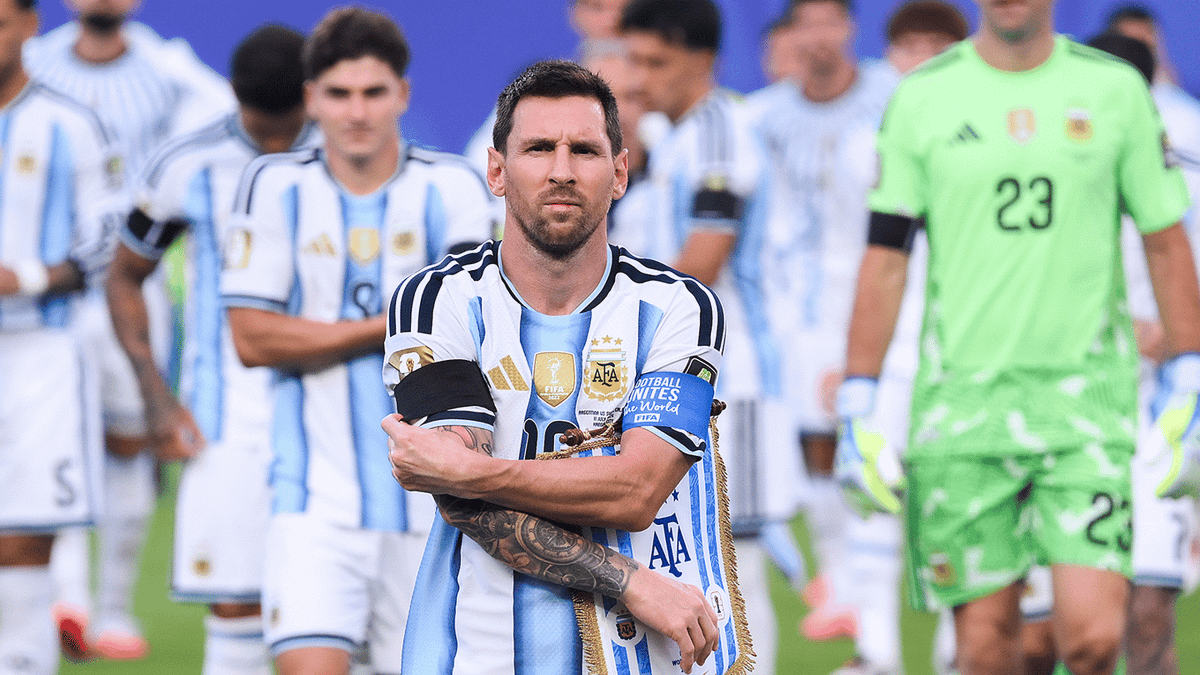 Argentina wore black armbands in World Cup to honour former player who disrespected England