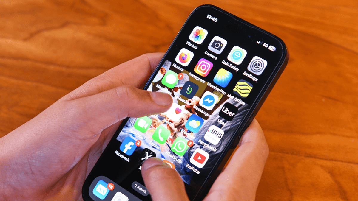 Urgent warning to all 1,800,000,000 iPhone users over popular feature's ...