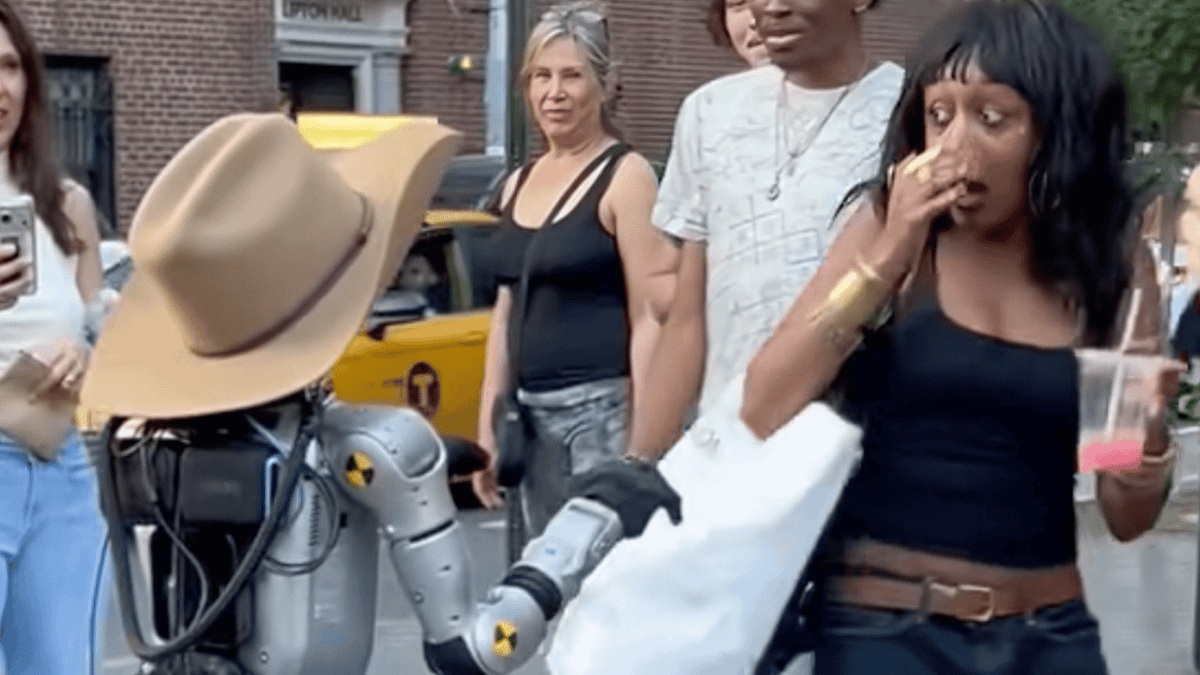 Scripture Automate Insane footage shows terrifying humanoid robot jump-scaring woman in public